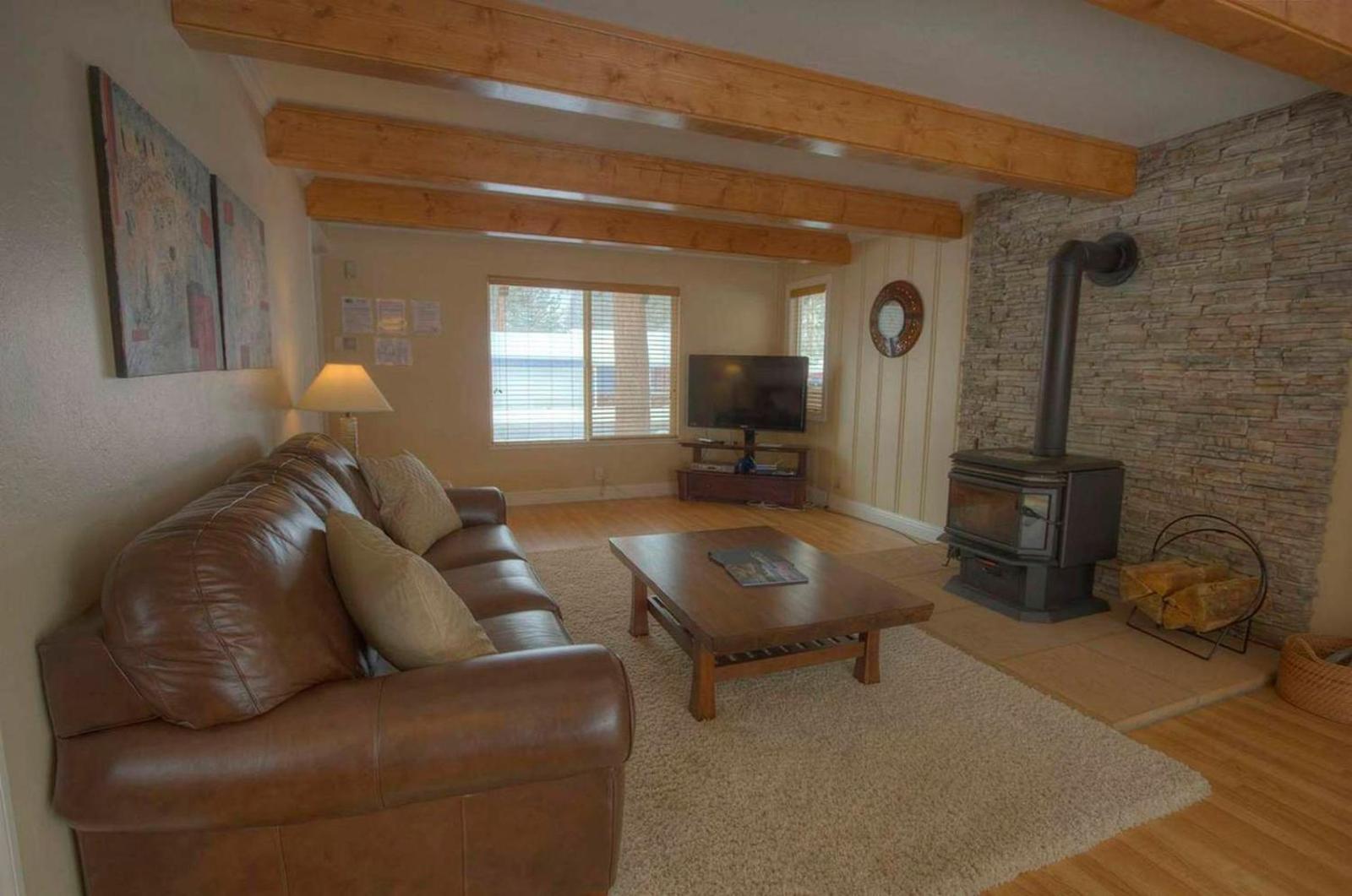 Glenwood Getaway by Lake Tahoe Accommodations Main image 1