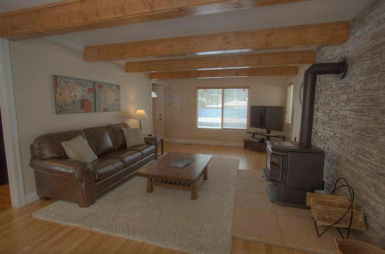 Glenwood Getaway by Lake Tahoe Accommodations Main image 2